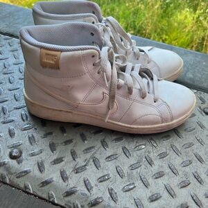 Nike White Sneakers Classic Design